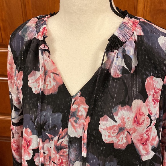 Jennifer Lopez Blouse - Picture 2 of 6